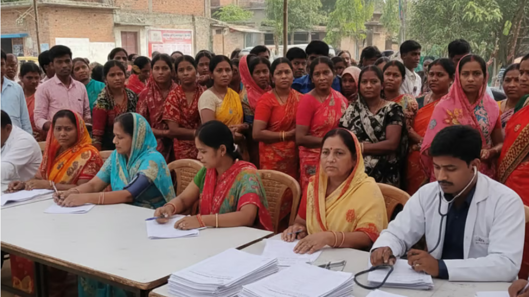 युवा साथी और लक्ष्मी भंडार के फॉर्म भरने के दौरान ‘प्रेशर चेक’ स्वास्थ्य शिविर