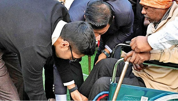 अभिषेक बनर्जी ने किया डायमंड हार्बर में 'सेवाश्रय-2' शिविर का दौरा, दी डॉक्टरों और नर्सों को बधाई