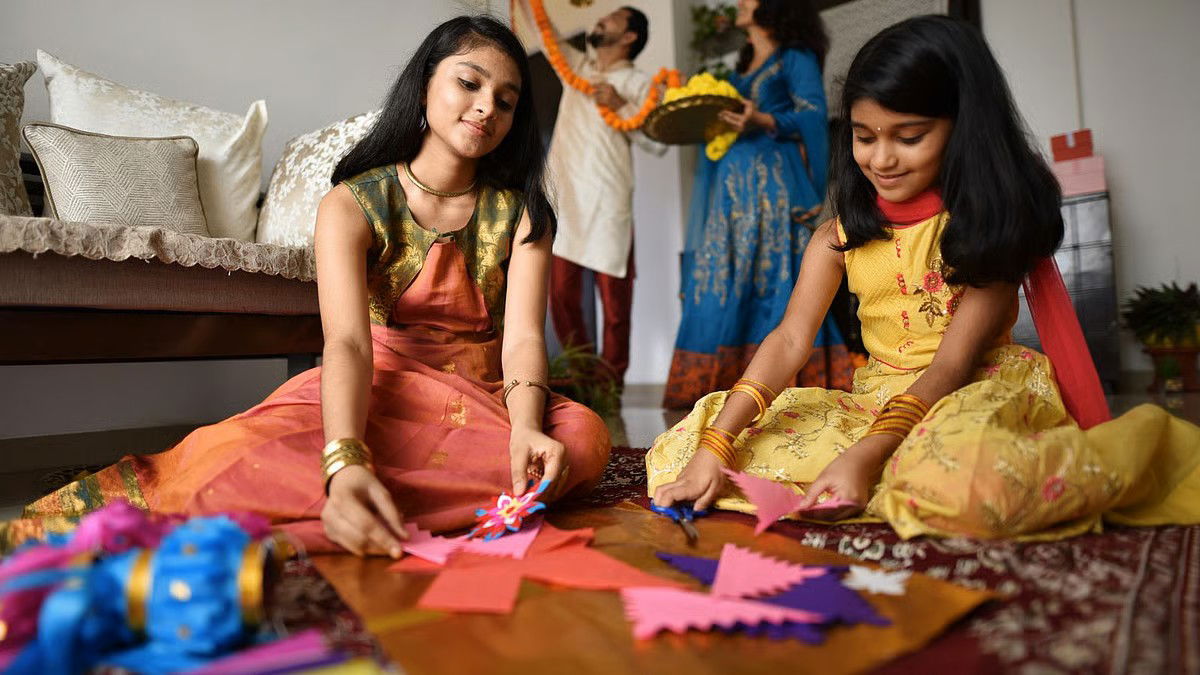 दीपावली पर घर सजाना ही काफी नहीं है, देवी की कृपा पाने के लिए आंतरिक सजावट करें