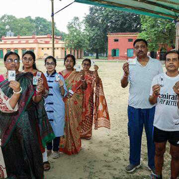 बंगाल में सत्ता की जंग: TMC बनाम BJP का हाई-वोल्टेज महासंग्राम, 142 सीटों पर वोटिंग