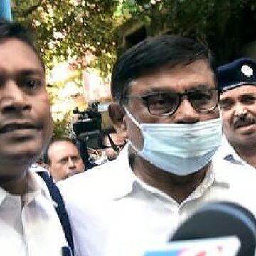 राजभवन से हरी झंडी नहीं मिली तो थम गया केस” - माणिक भट्टाचार्य पर चार्ज गठन अटका