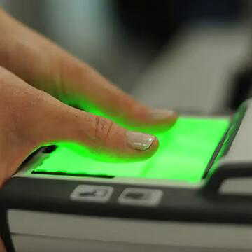 अब बायोमेट्रिक प्रणाली से होगी मतदाताओं की पहचान? सुप्रीम कोर्ट में दायर याचिका पर जवाब तलब