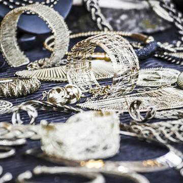 चांदी की कीमत में 14000 रुपए की भारी गिरावट जानिए क्या है वजह