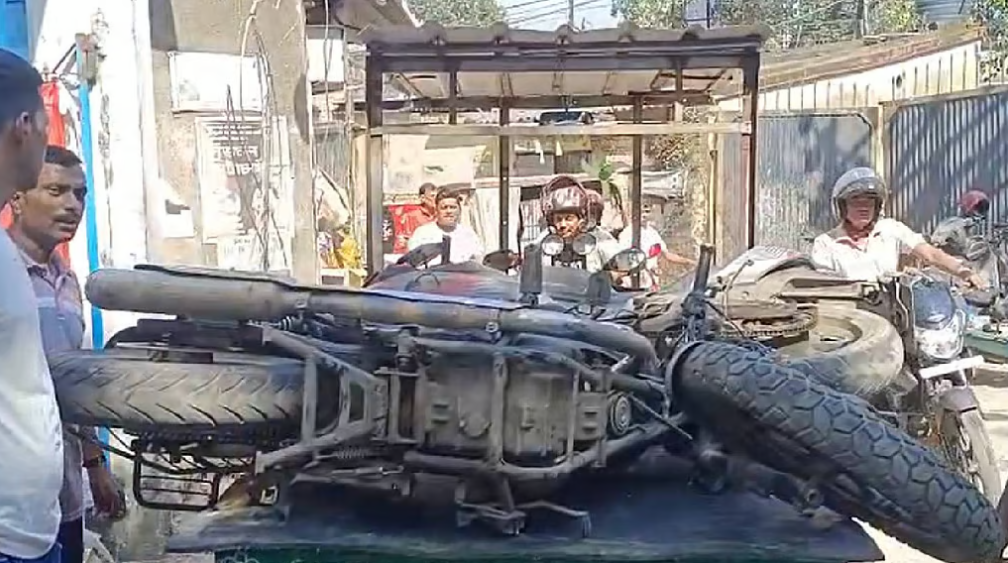 तेज रफ्तार ने डाली खतरे में जान, कमालगाजी फ्लाईओवर से नीचे गिरा बाइक सवार युवक