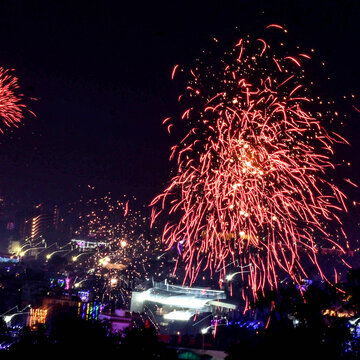 रात 10 बजे के बाद भी नहीं रुक रहा पटाखों का तांडव? यहां जानिए कहां करेंगे शिकायत