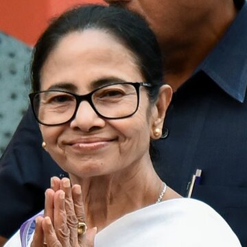 ममता बनर्जी ने बंगाल की मुख्यमंत्री पद पर बने रहने में विधानचंद्र राय को छोड़ा पीछे