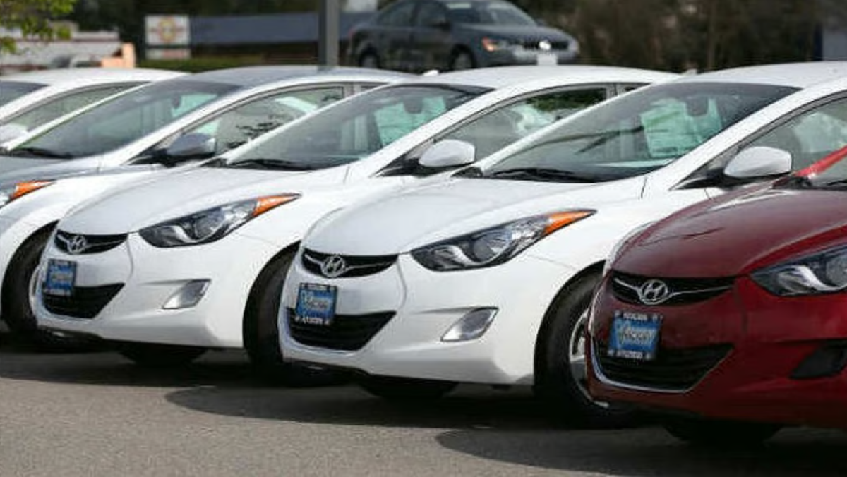 2025 में देश में कारों की बिक्री ने नया रिकॉर्ड कायम किया।