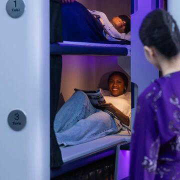 दुनिया की पहली एयरलाइंस जिसमें होगी Sleeping Pods की सुविधा, कब से बुकिंग शुरू? कितना किराया?