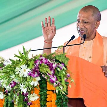 'लापरवाही बर्दाश्त नहीं, अधिकारी फील्ड में रहें', त्योहारों पर सीएम योगी का सख्त आदेश