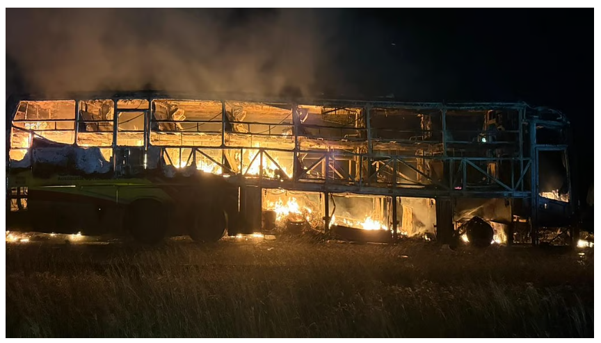 आंध्र प्रदेश में बस में आग लगने से कम से कम 20 लोगों की मौत की आशंका