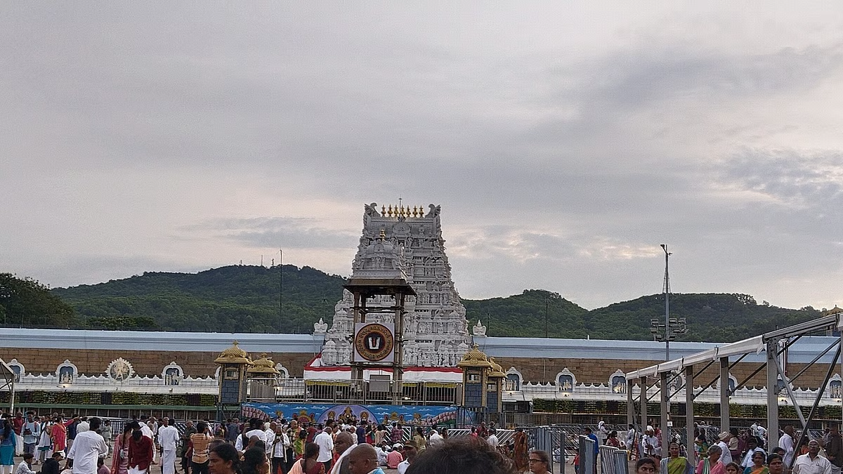 तिरुपति मंदिर में भीड़ नियंत्रण के लिए नया कदम, ली जायेगी AI की मदद