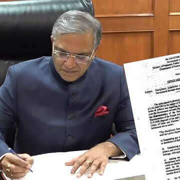 चुनाव आयोग ने दिया 'फर्जी' वोटर का नाम जोड़ने के आरोपी ERO-AERO पर FIR करने का आदेश