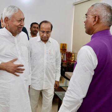 चार साल बाद नीतीश कुमार से मिले आरसीपी सिंह, बिहार की राजनीति में बढ़ी नई सियासी हलचल