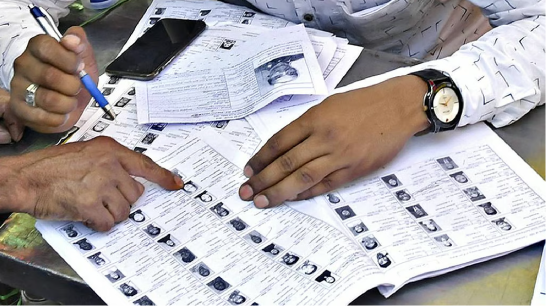 बंगाल में SIR को लेकर तेज हुई तैयारियां, मुख्य निर्वाचन अधिकारी के ऑफिस में दो IAS अधिकारी नियुक्त