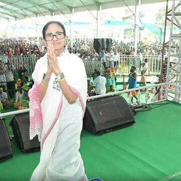 हल्दिया रैली में ममता बनर्जी का जोर: “उद्योग और कृषि साथ-साथ चलेंगे”, विपक्ष पर हमला