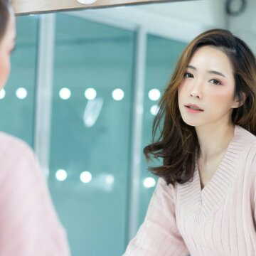 कांच जैसी ग्लॉसी स्किन पाने का रहस्य: चावल का पानी आजमाएं!