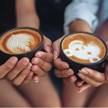 ज्यादा कॉफी क्या त्वचा को पहुंचाता है नुकसान? दिनभर में कितनी कप कॉफी पीना है सुरक्षित?