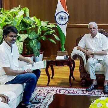 तमिलनाडु में आखिरी वक्त पर पलटा खेल, थलापति विजय का शपथ ग्रहण फिलहाल टला