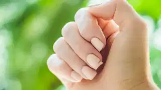 टूटते नाखूनों से पाएं निजात : जानें कारण और सही देखभाल