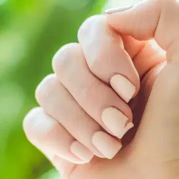 टूटते नाखूनों से पाएं निजात : जानें कारण और सही देखभाल
