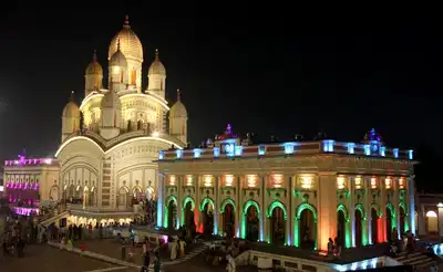 कोलकाता के इन ऐतिहासिक और लोकप्रिय जगहों पर हर कोई हार बैठता है दिल