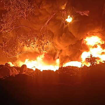 इको पार्क के पास बस्ती में भयानक आग, खाक हुई कई झोपड़ियां