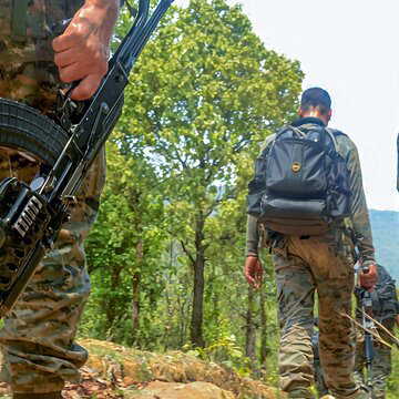 छत्तीसगढ़ में नक्सल विरोधी अभियान जारी:  बीजापुर में आईईडी विस्फोट, 11 सुरक्षाकर्मी घायल