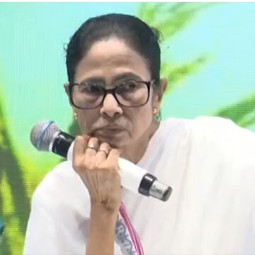 मुख्यमंत्री ममता बनर्जी ने निजी स्कूलों से बुधवार को भी छुट्टी देने का किया अनुरोध, जतायी चिंता