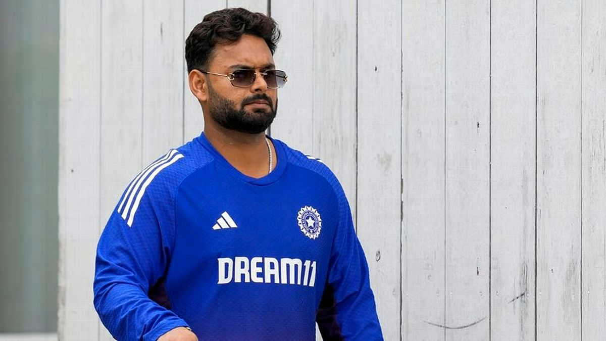 रोहित, विराट के बाद ऋषभ पंत ने मचाया तहलका, 10 चौके-छक्कों के दम पर कूट डाले 70 रन