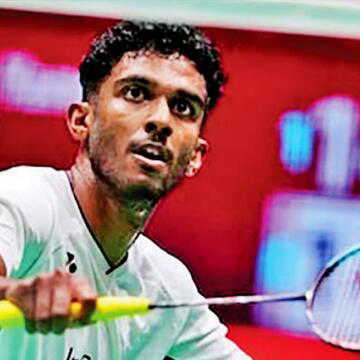 विश्व चैंपियन के क्रॉसकोर्ट स्मैश से धराशायी हुए आयुष