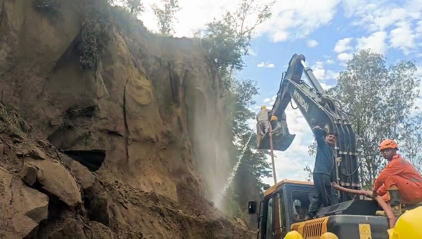 मौसम का मिजाज बदला: बर्फबारी और बेमौसम बारिश से उत्तर भारत में जनजीवन प्रभावित