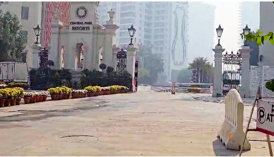 गुरुग्राम के एक पॉश हाउसिंग सोसाइटी में 11वीं कक्षा के दो छात्रों ने सहपाठी को गोली मारी