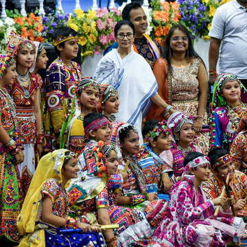 “हर घर में घुलें खुशियों के रंग”- सीएम ममता बनर्जी ने दी होली की शुभकामनाएं