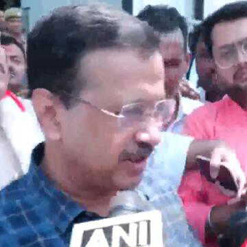अयोध्या राम मंदिर दर्शन के लिए पहुंचे अरविंद केजरीवाल, दान विवाद के बीच सियासी हलचल तेज