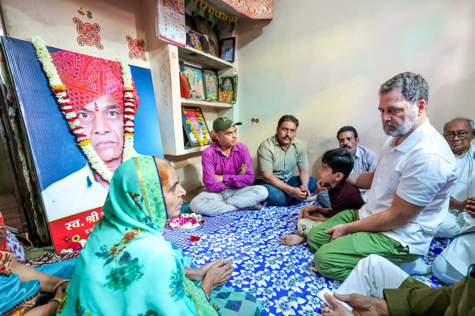 इंदौर जल संकट: लोग मर रहे हैं, सरकार सो रही हैः राहुल गांधी