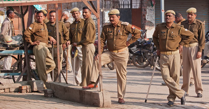 सोशल मीडिया का इस्तेमाल करते समय पुलिस बल बरते अतिरिक्त सतर्कता, CP सुप्रतिम सरकार ने चेताया