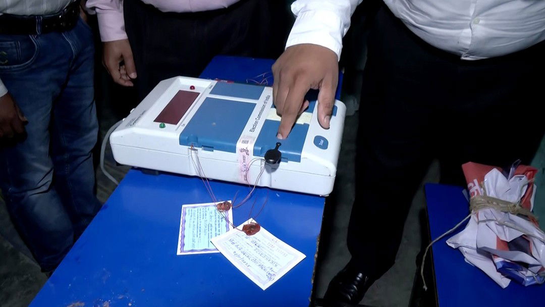 बिहार चुनाव के दूसरे चरण से पहले नेताओं के बीच आरोप-प्रत्यारोप तेज़, जानें किसने क्या कहा