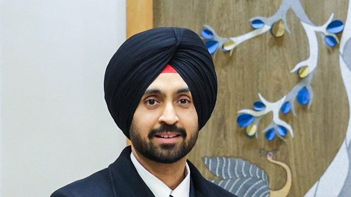 दिलजीत जोसांझ को धमकी, अमिताभ के पैर छूकर प्रणाम करने से गायक मुसीबत में?