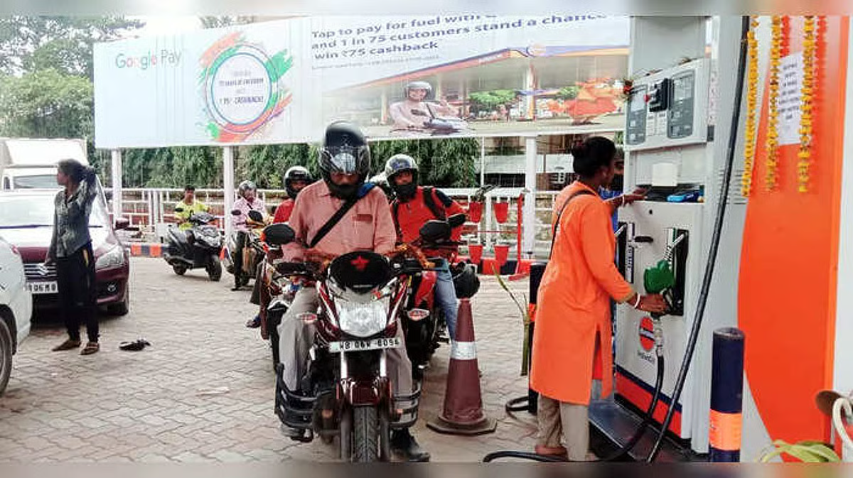 पेट्रोल-डीज़ल की नयी कीमतेंः हर सुबह बदलती आम आदमी की जेब की कहानी