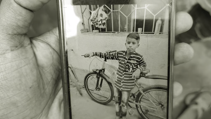 मां के हाथ से बना पीठा खाकर निकला था खेलने, पड़ोसी के ताला बंद घर से बरामद हुआ शव