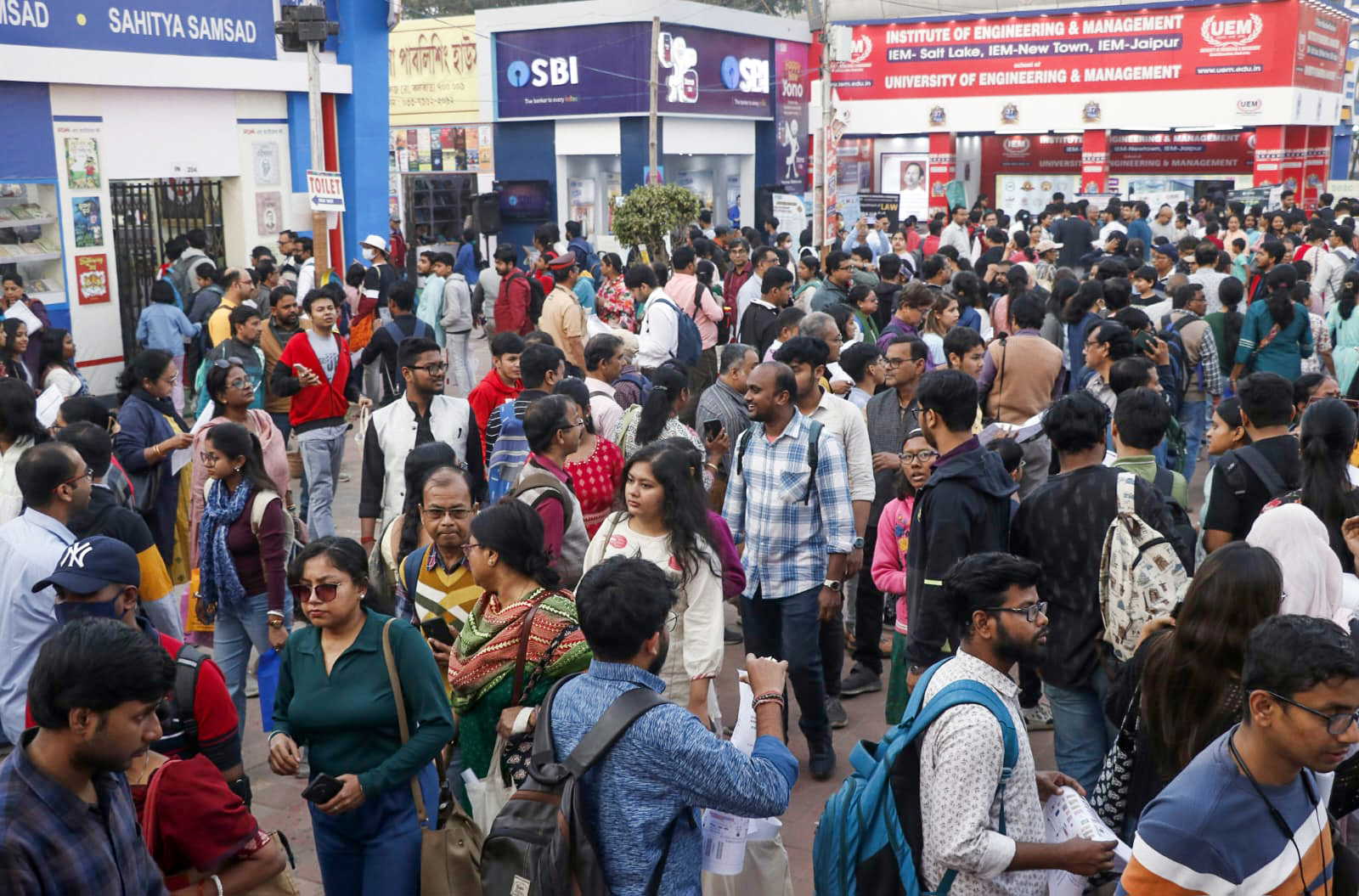 बड़ा हादसा टला : कोलकाता पुस्तक मेले में लगी आग, तुरंत किया गया नियंत्रित