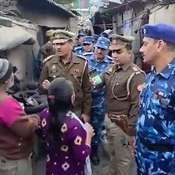 पासपोर्ट, वीज़ा फेल! ‘मशीन’ से बांग्लादेशी ‘स्कैनिंग’ कर रही पुलिस? नागरिकता तय करने की प्रक्रिया को लेकर विवाद