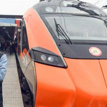 कब से शुरू होगी हावड़ा-गुवाहाटी वंदे भारत स्लीपर ट्रेन? कौन-कौन से जिलों को जोड़ेगी? देखिए झलक