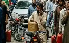 पाकिस्तान में त्राहिमाम: पेट्रोल 458, डीजल 500 के पार; दाम देख आवाम के छूटे पसीने, महंगाई तोड़ रही रिकॉर्ड