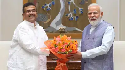 PM मोदी से मिले मुख्यमंत्री शुभेंदु अधिकारी, किया दावा - बंगाल में 'डबल इंजन विकास' सरकार की हुई शुरुआत!
