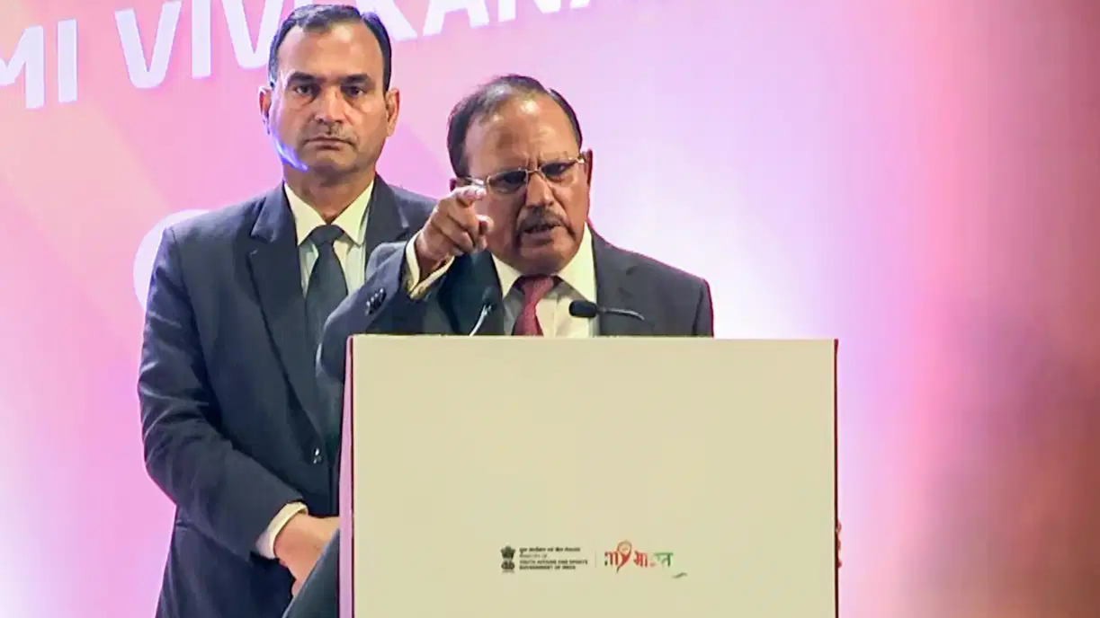 अजीत डोभाल मोबाइल-इंटरनेट का नहीं करते हैं उपयोग, फिर कैसे संभालते हैं देश की सुरक्षा ?