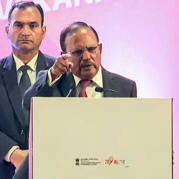 अजीत डोभाल मोबाइल-इंटरनेट का नहीं करते हैं उपयोग, फिर कैसे संभालते हैं देश की सुरक्षा ?