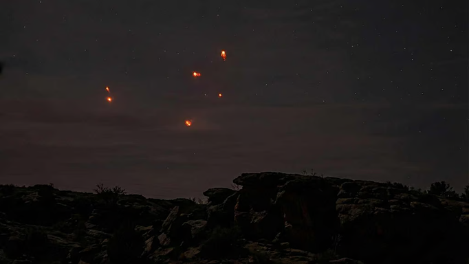 जम्मू-कश्मीर के कई इलाकों में दिखाई दिए संदिग्ध 'पाकिस्तानी ड्रोन', भारत का सर्च ऑपरेशन शुरू