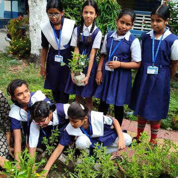 हावड़ा के स्कूल का पौधरोपण अभियान, पर्यावरण के प्रति किया गया जागरूक