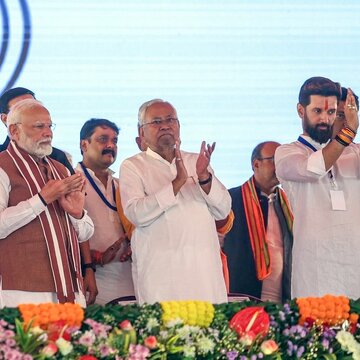 एग्जिट पोल्स में एनडीए की वापसी के संकेत, नीतीश कुमार फिर सत्ता में!